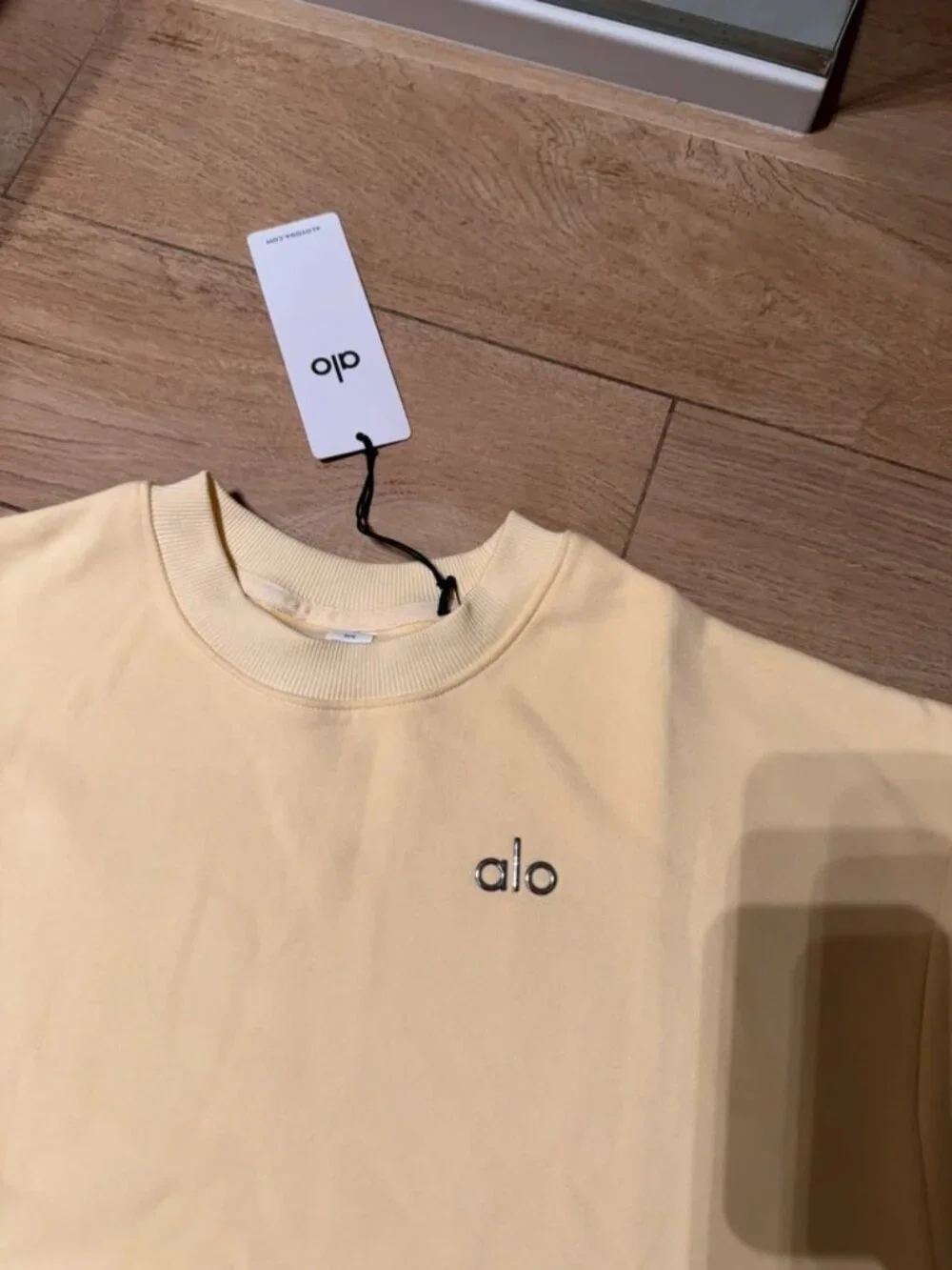 Alo Yoga Candle Yellow Cropped Sweatshirt & Shorts Set M
